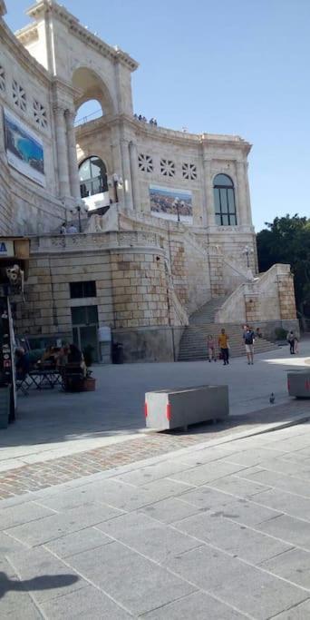 Camera In Appartamento Al Piano Terra Cagliari Exterior foto